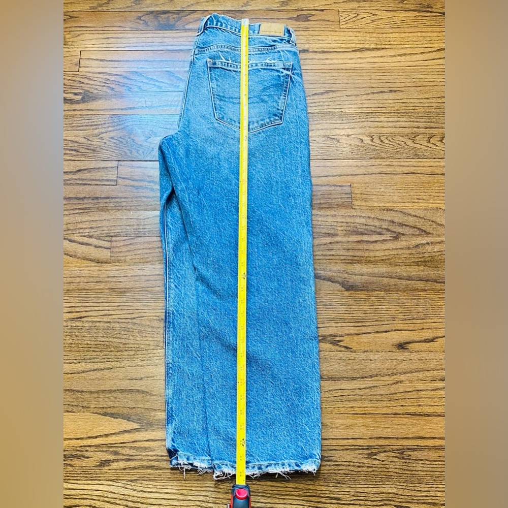 (SOLD )American Eagle Outfitters Blue Denim woman’s Jeans Sz 8 short/ext stretch - Picture 5 of 6